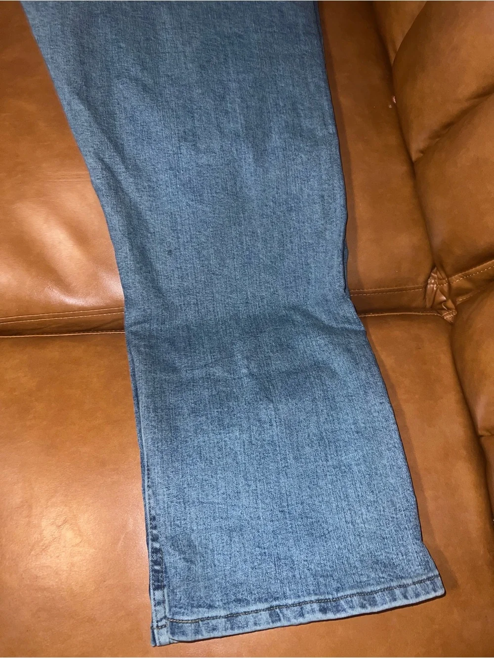 Wrangler Authentics jeans featuring a light stonewash denim men’s size 44/29